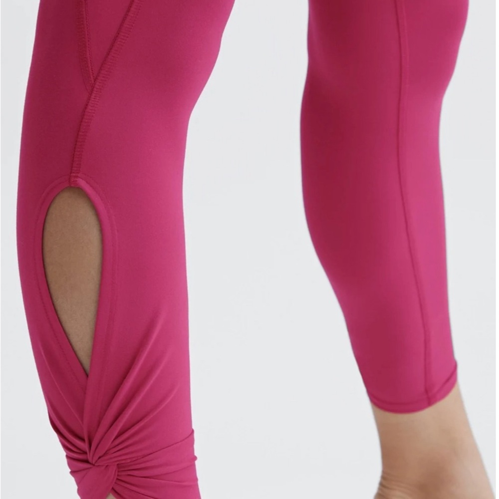 SOLD Fabletics Bundle - Picture 4 of 8